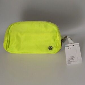 New Lululemon Everywhere Belt Bag Lime/Fluorescent Green 1L, Unisex Lululemon